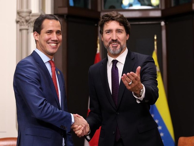 Ông Juan Guaido (trái) diện kiến Thủ tướng Canada Justin Trudeau. Ảnh: TWITTER