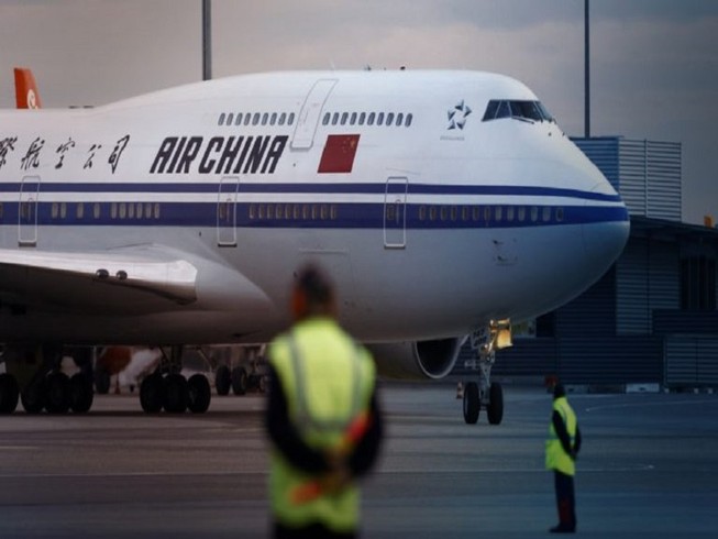 Cấm các chuyến bay đến và đi từ Trung Quốc vẫn chưa đủ để ngăn virus Corona lây lan. Ảnh: REUTERS