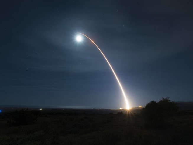 ên lửa ICBM Minuteman III được phóng thử từ căn cứ không quân Vandenberg, California (Mỹ) ngày 5-2. Ảnh: AFGSC