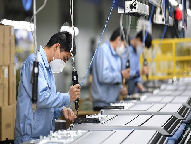 Các doanh nghiệp Trung Quốc quay trở lại sản xuất. Ảnh: TÂN HOA XÃ