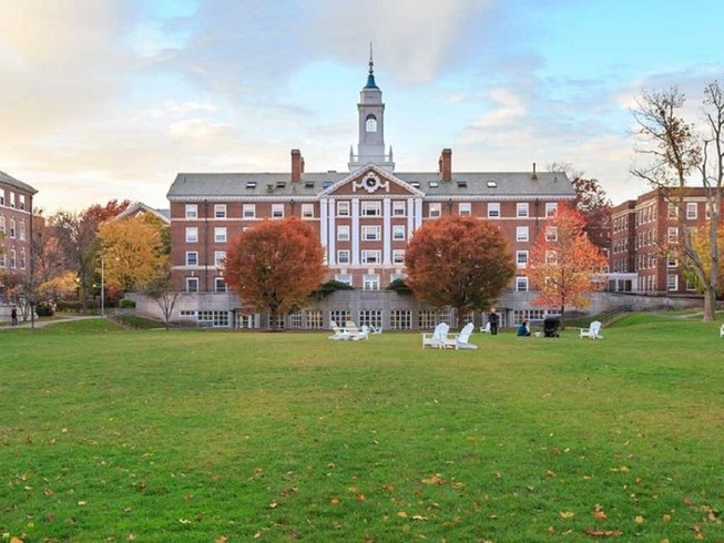 Đại học Harvardnằm trong số các trường đại học danh giá của Mỹ bị điều tra vì che giấu các khoản tài chính từ nước ngoài. Ảnh: HARVARD