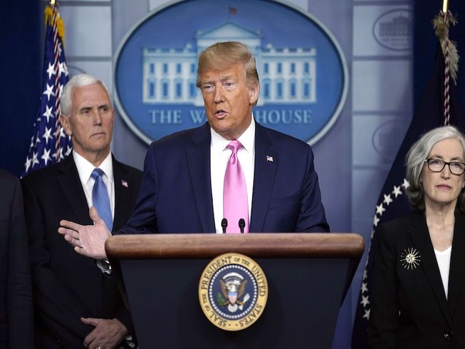 Tổng thống Trump nói COVID-19 có khả năng lây lan thấp tại Mỹ trong một cuộc họp báo tại Nhà Trắng. Ảnh: NBC NEWS