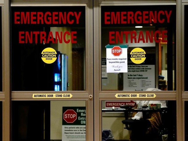 Lối vào phòng cấp cứu của Bệnh viện Avera St Luke. Ảnh: REUTERS