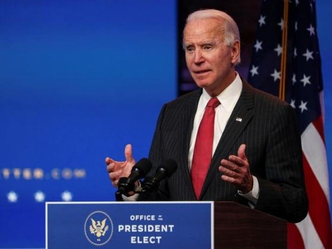 Tổng thống tân cử Mỹ Joe Biden nói chuyện với các phóng viên sau cuộc họp trực tuyến ở Wilmington, Delaware, ngày 19-11.