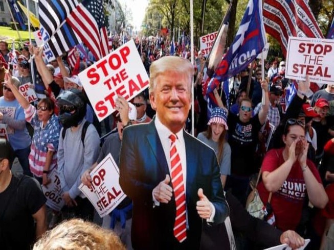 Những người ủng hộ ông Trump ở TP Atlanta bang Georgia (Mỹ) xuống đường phản đối kết quả cuộc bầu cử tổng thống Mỹ. Ảnh: REUTERS