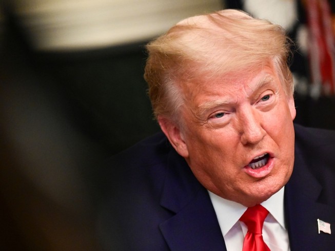 Tổng thống Donald Trump trong một phiên làm việc ở Nhà Trắng hồi tháng 4. Ảnh: AP