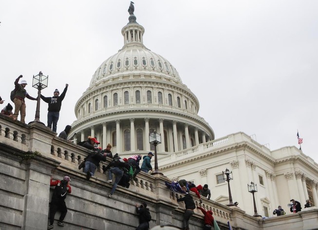 Bạo loạn ở Điện Capitol: Ông Trump chịu áp lực bị phế truất
