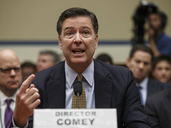 Cựu Giám đốc Cục Điều tra liên bang Mỹ James Comey. Ảnh: AP