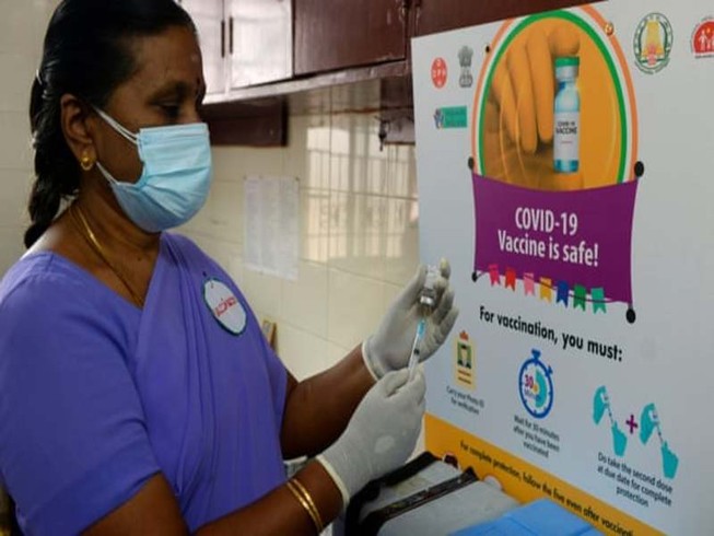 Ấn Độ khởi động chiến dịch tiêm vaccine COVID-19 lớn nhất thế giới. Ảnh: Arun Sankar/AFP/GETTY IMAGES.