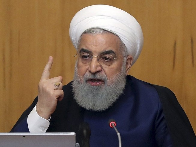 Tổng thống Iran Hassan Rouhani trong một phiên họp báo ở thủ đô Tehran hồi tháng 4-2020. Ảnh: AP