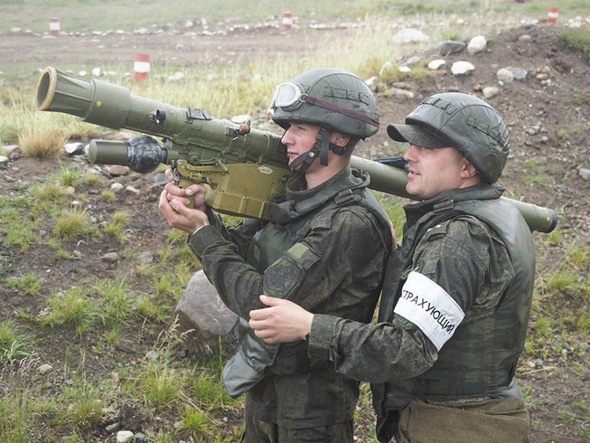 Một súng phóng tên lửa phòng không vác vai thuộc dòng Igla. Ảnh: MILITARY REVIEW