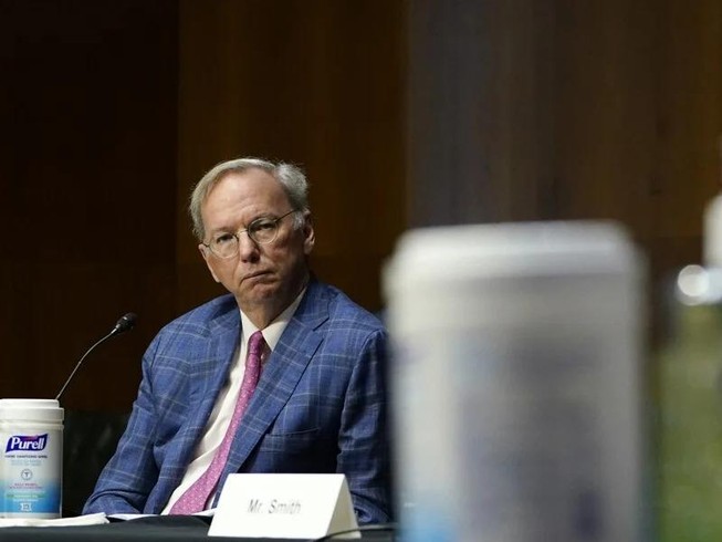 Chủ tịch Ủy ban an ninh quốc gia về trí tuệ nhân tạo Eric Schmidt tại phiên điều trần hôm 23-2.