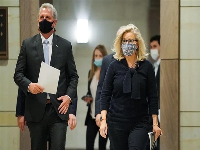 Lãnh đạo phe thiểu số Cộng hòa tại Hạ viện Kevin McCarthy (trái) và Chủ tịch Hội nghị đảng Cộng hòa Hạ viện Liz Cheney (phải). Ảnh: THE HILL