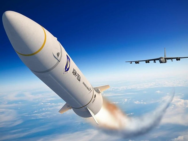 Tên lửa siêu thanh AGM-183A ARRW từng được đặt trên cánh máy bay ném bom B-52.