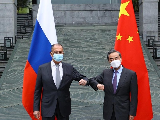 Nga không có ý định cùng Trung Quốc lập khối quân sự đối trọng với NATO. Ảnh: AFP
