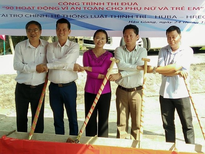 Hệ thống Luật Thịnh Trí hỗ trợ xây cầu cho người dân Long Mỹ