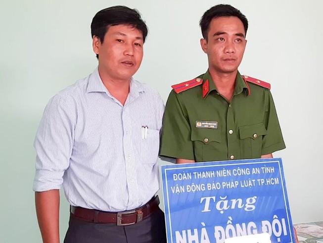 Báo Pháp Luật TP.HCM trao nhà tình thương tại Trà Vinh
