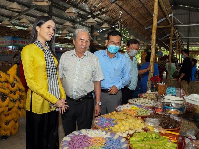 Hơn 100 gian hàng tham gia Ngày hội Bánh – Trái Mỹ Khánh