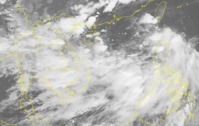 Áp thấp nhiệt đới đang mạnh lên thành bão trên biển Đông