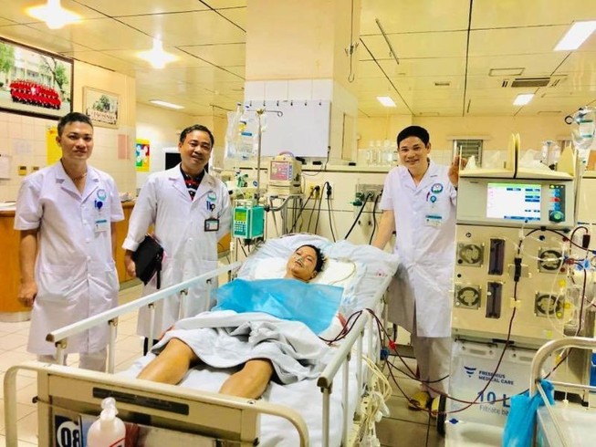 Trèo cây gạo, nam thanh niên té ngã từ độ cao 15 m