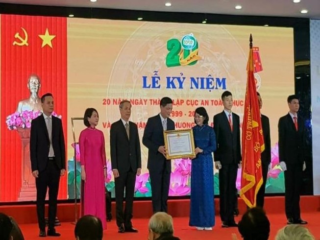 Cục An toàn thực phẩm đón nhận huân chương Lao động hạng Nhất