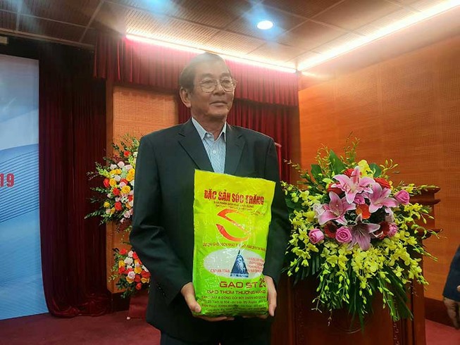 Gạo ST25 ngon nhất thế giới được đặc cách