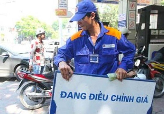 Giá xăng A95 tăng mạnh lên mức hơn 15.000 đồng/lít