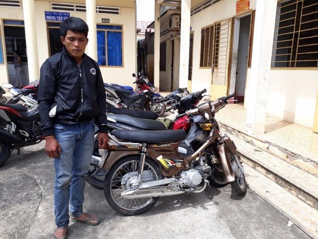 Bắt kẻ giật dây chuyền, đạp ngã 2 mẹ con ở Đồng Nai