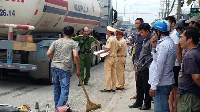 Quận 12: Người đàn ông chết thảm dưới bánh xe bồn