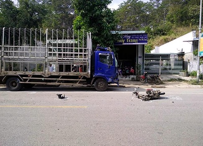Xe máy đối đầu xe tải, 2 chị em ruột tử vong tại chỗ
