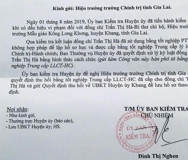 Cách chức nữ hiệu trưởng dùng bằng cấp 3 dỏm