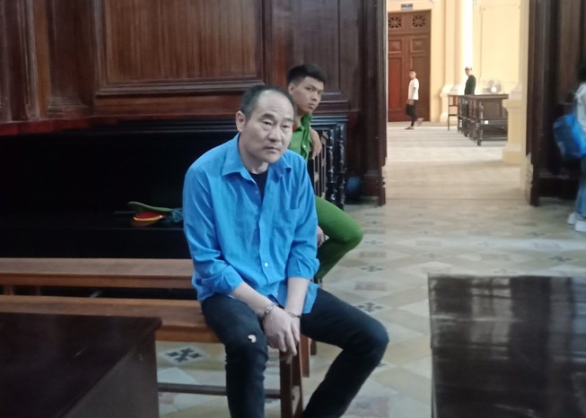 Khách Trung Quốc lãnh án vì 'thó' đồ trên máy bay