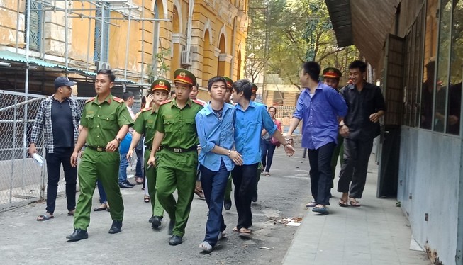 Trả thù nhầm, cả nhóm vướng vòng lao lý