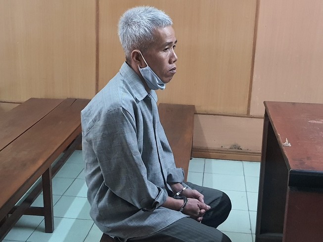 Bị người tình đuổi về, mua xăng đốt phòng trọ