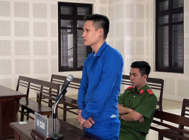 Chém bạn cùng phòng suýt chết vì bị giành... gối ngủ