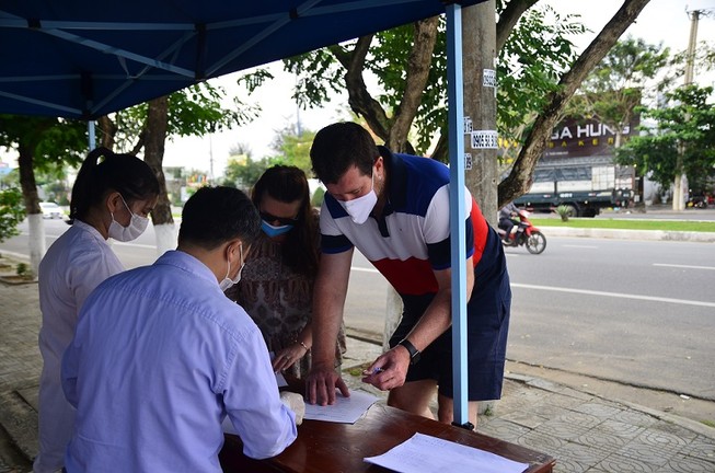 Đà Nẵng cách ly tập trung tất cả người đi qua vùng dịch COVID