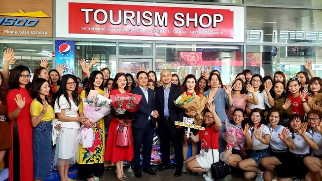 Đà Nẵng đón 700 du khách từ Hà Nội