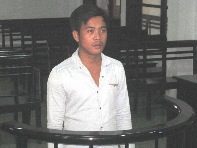 Tin bạn gái bảo đã 18 tuổi, nam thanh niên đi tù