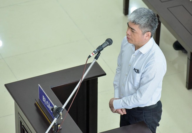 'Bị cáo chỉ là người khuân vác tiền đến các địa chỉ'