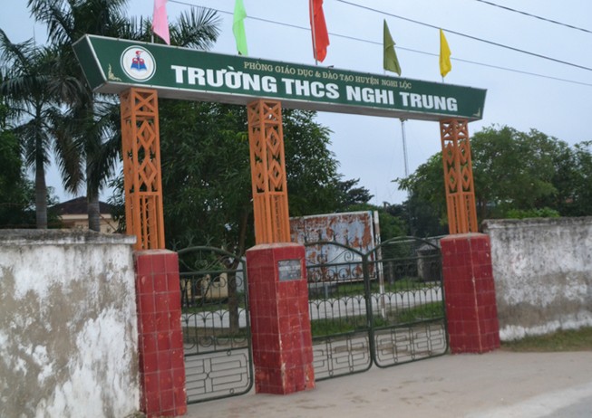 Hiệu phó bị đe dọa... nổ mìn tung nhà