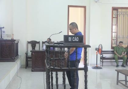 Đâm chết người rồi bỏ trốn, lãnh 11 năm tù