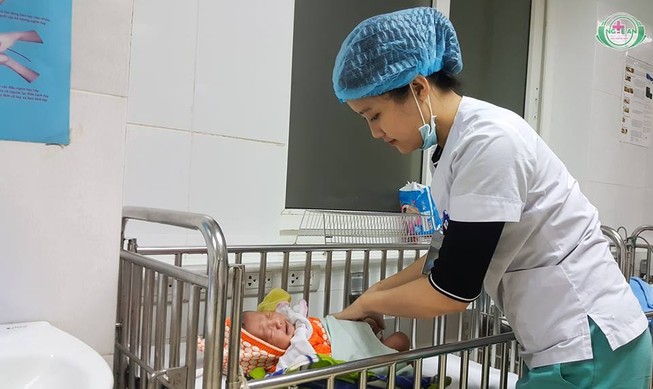 Sang hàng xóm chơi, hốt hoảng phát hiện 3 người hôn mê