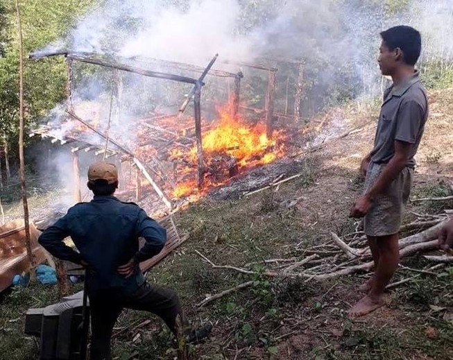 Lao vào lửa cứu sống 2 vợ chồng bị tật cùng con nhỏ