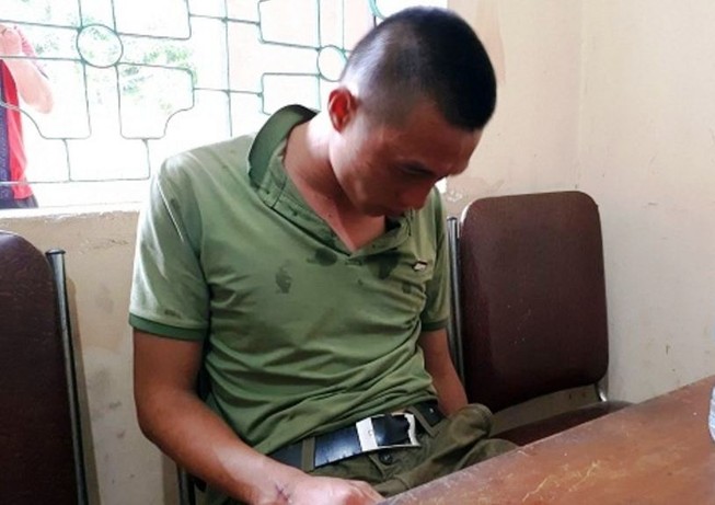 Phê ma túy và chán vì vợ bỏ đi, mang nỏ ra đường bắn người