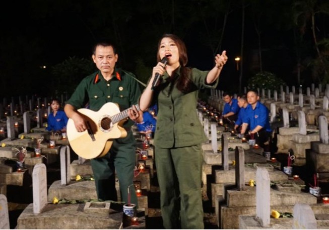 Xúc động thắp nến tri ân 'Khúc tráng ca Việt-Lào'