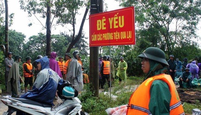 Nguy cơ vỡ đê ở TP Vinh, người dân nơm nớp lo sợ
