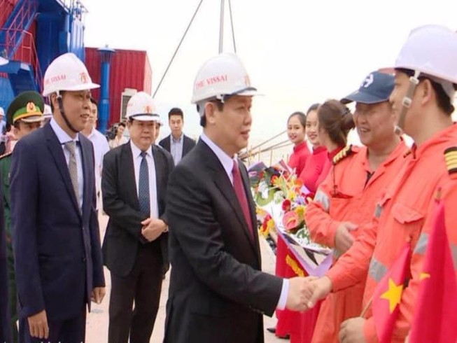 Phó Thủ tướng Vương Đình Huệ nhấn nút mở cầu cảng biển