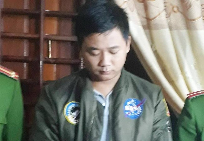 Bắt giam kẻ dọa đốt rồi đánh cha ruột rạn xương