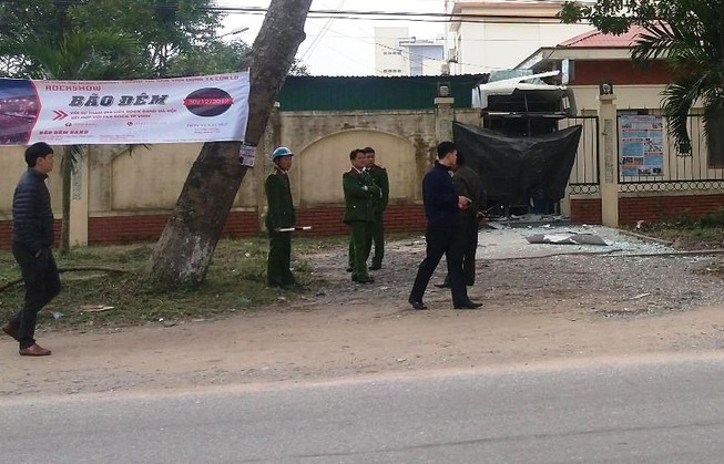 Nổ lớn lúc nửa đêm, cây ATM bị phá hủy
