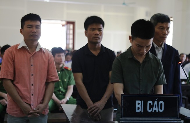 Cha lĩnh án tù vì để anh nhận tội giết người thay em